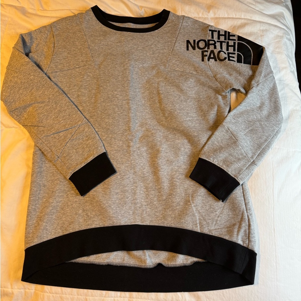 **Like New** The North Face Train N Logo Pullover Sweatshirt.